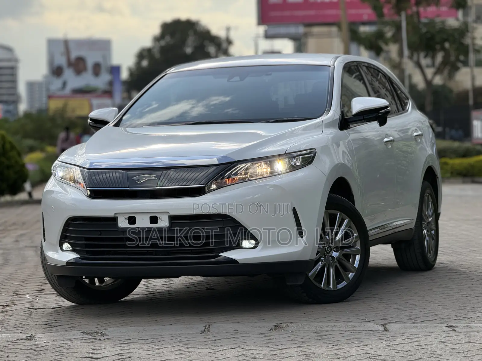 Toyota Harrier 2.0 2019 White