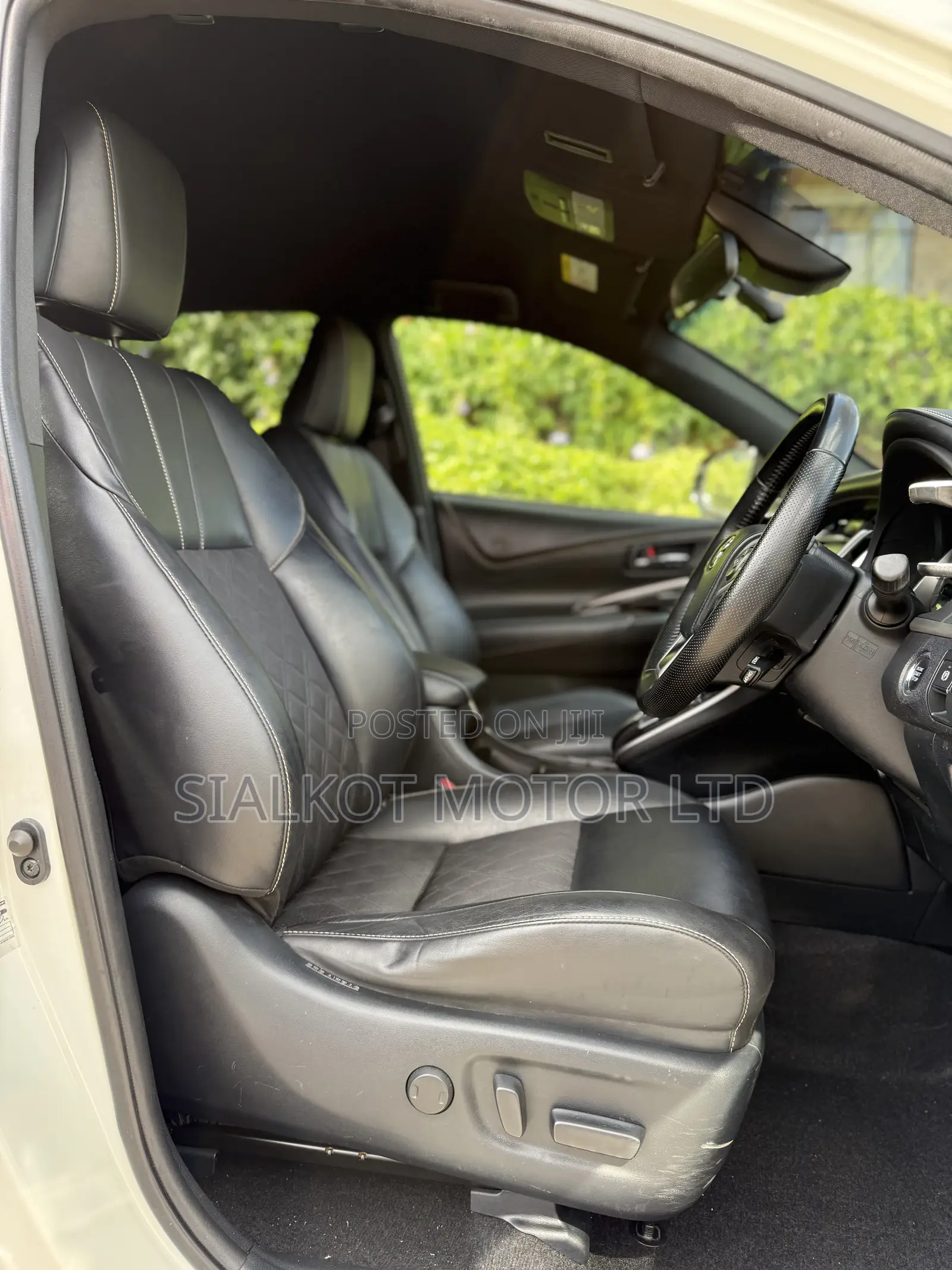 Toyota Harrier 2.0 2019 White