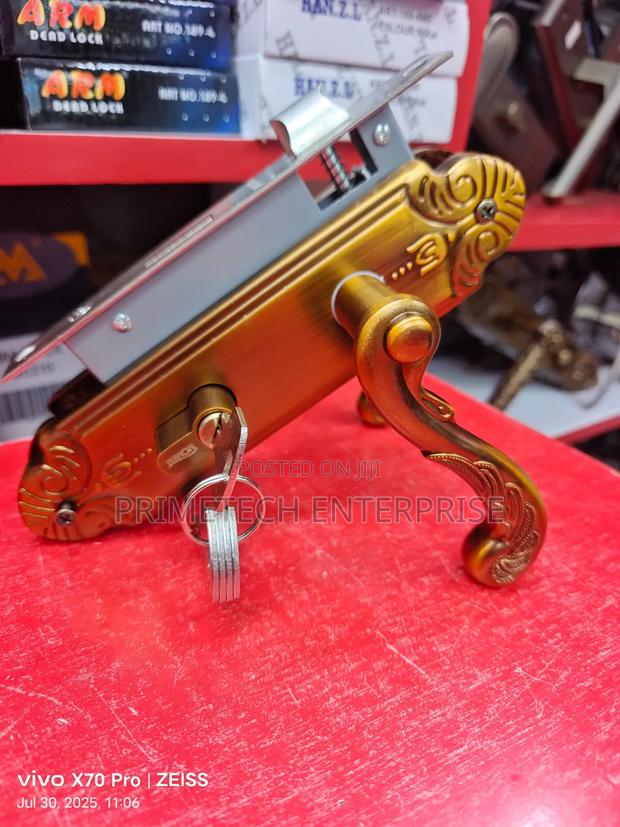 S - Handle Door Locks - main view