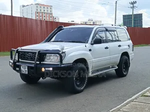 Toyota Land Cruiser 2001 White