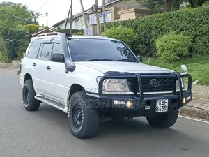 Toyota Land Cruiser 2001 White