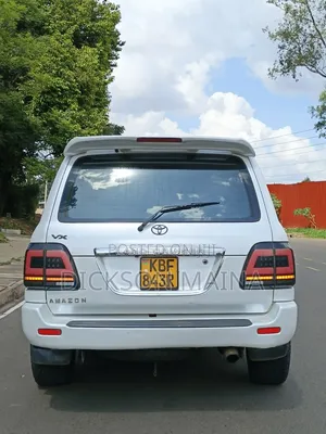 Toyota Land Cruiser 2001 White