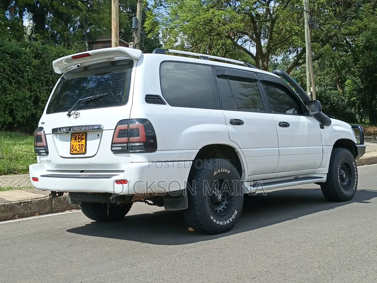 Toyota Land Cruiser 2001 White