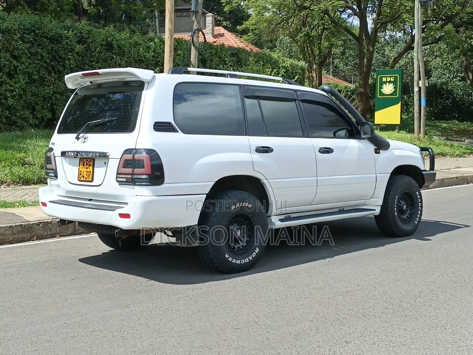 Toyota Land Cruiser 2001 White