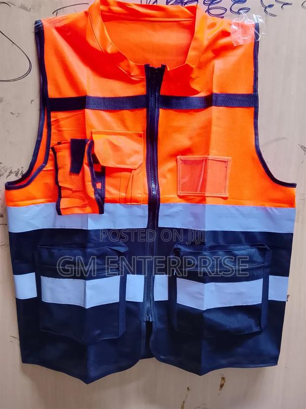 Reflector Vest With Zip And Pocket - thumbnail 2