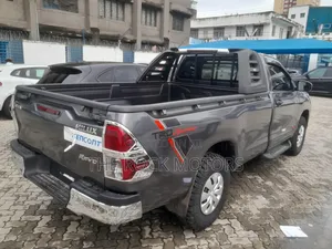 Toyota Hilux 2018 Gray