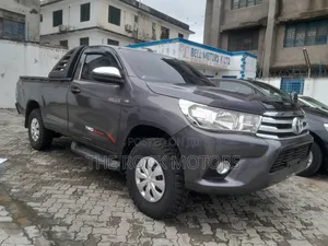 Toyota Hilux 2018 Gray
