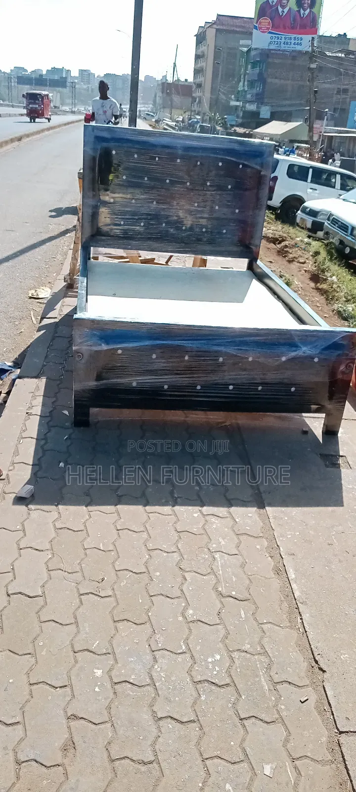 Shinny 5by6 Mocket Bed