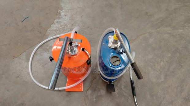 Heavy Duty Manual Cc/Differential Oil Pumps.