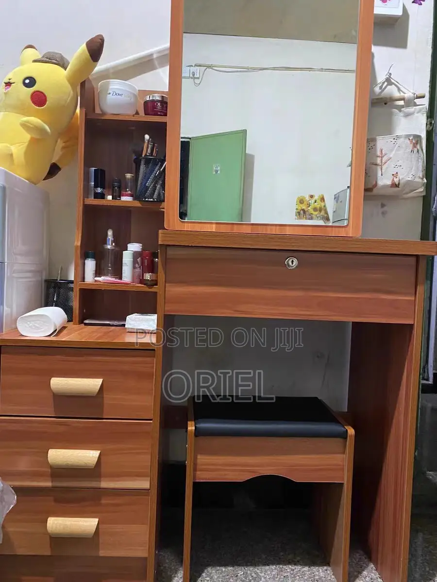 Dressing Table; Chic Bedroom Cosmetic Organizer Table