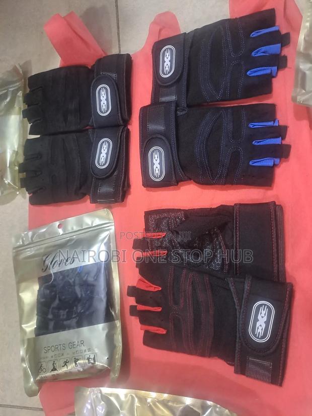 Half Finger Gym Gloves - thumbnail 2