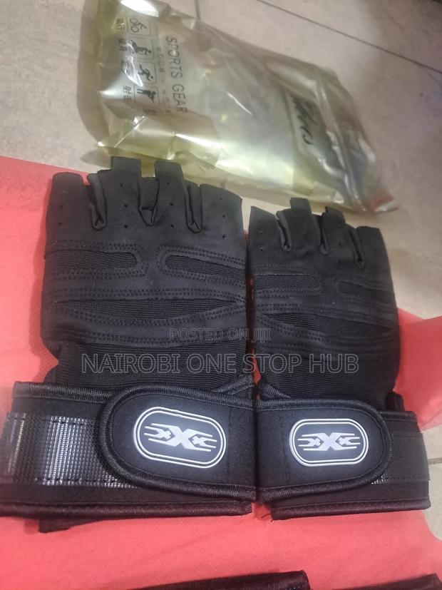 Half Finger Gym Gloves - thumbnail 3