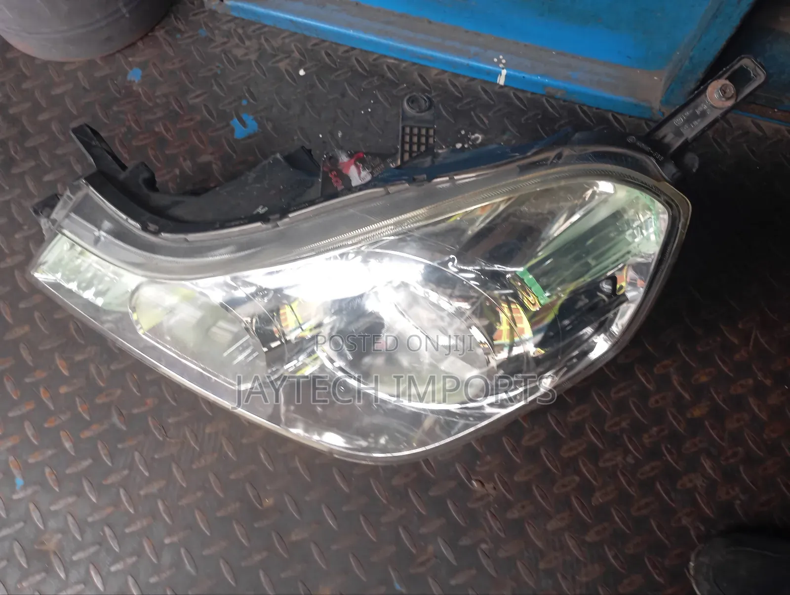 Y12 Wingroad Headlight