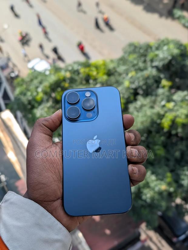 Apple iPhone 15 Pro 256 GB Blue - thumbnail 3