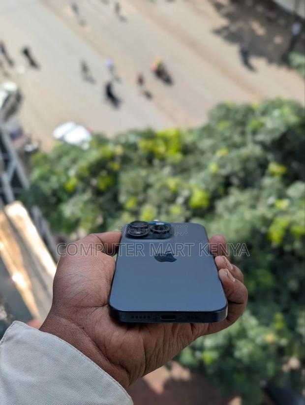 Apple iPhone 15 Pro 256 GB Blue - thumbnail 4