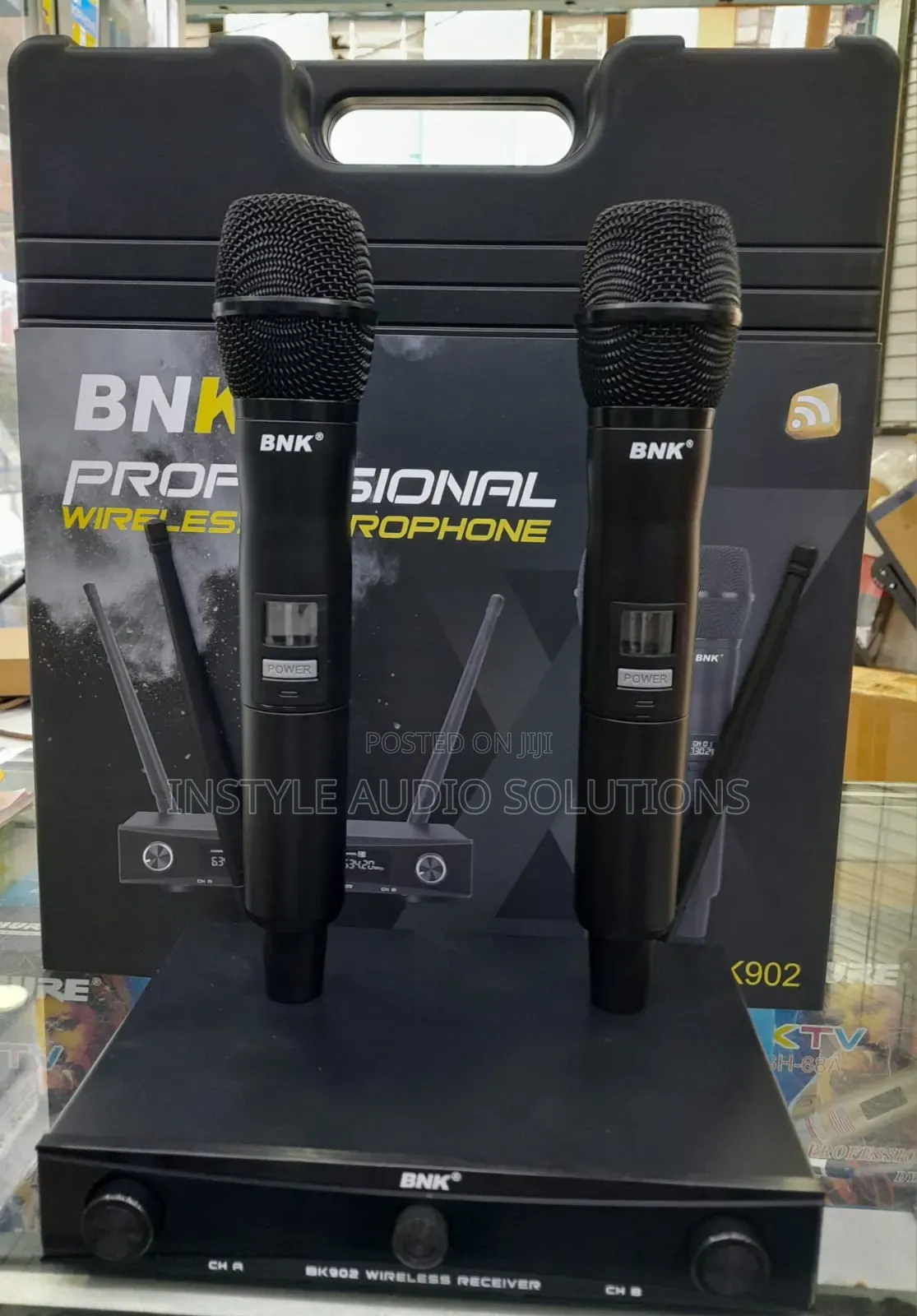 BNK Bk902 High-Quality Wireless Microphone 150 Meters Frequency Range
