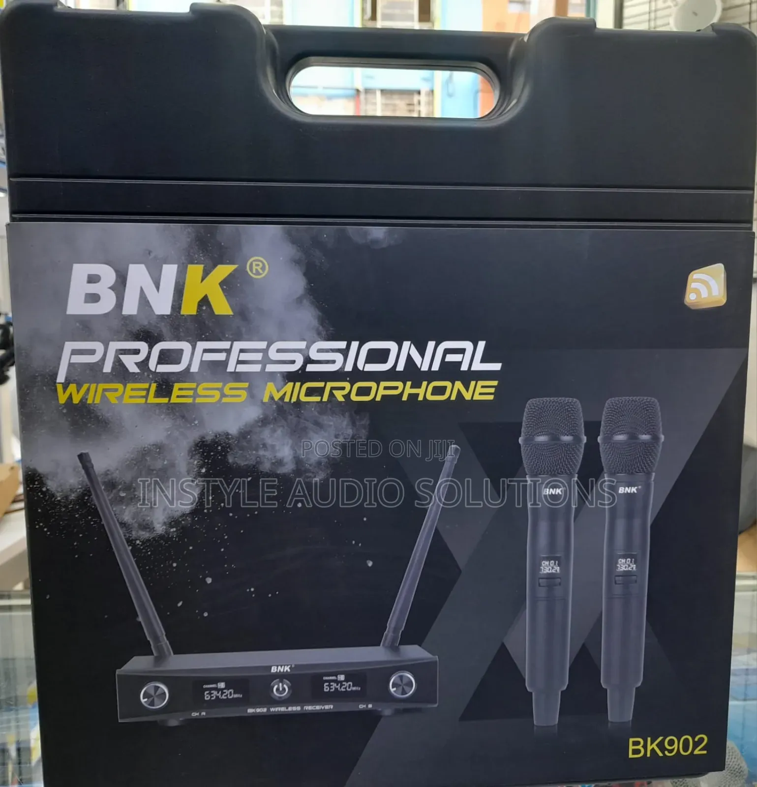 BNK Bk902 High-Quality Wireless Microphone 150 Meters Frequency Range