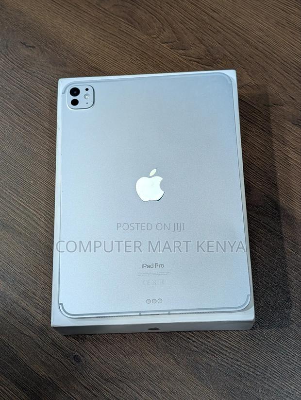 New Apple iPad Pro 13 (2025) 256 GB Silver - main view