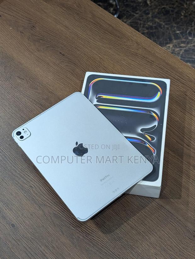 New Apple iPad Pro 13 (2025) 256 GB Silver - thumbnail 2