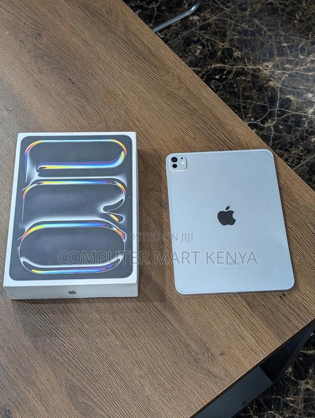 New Apple iPad Pro 13 (2025) 256 GB Silver - thumbnail 3