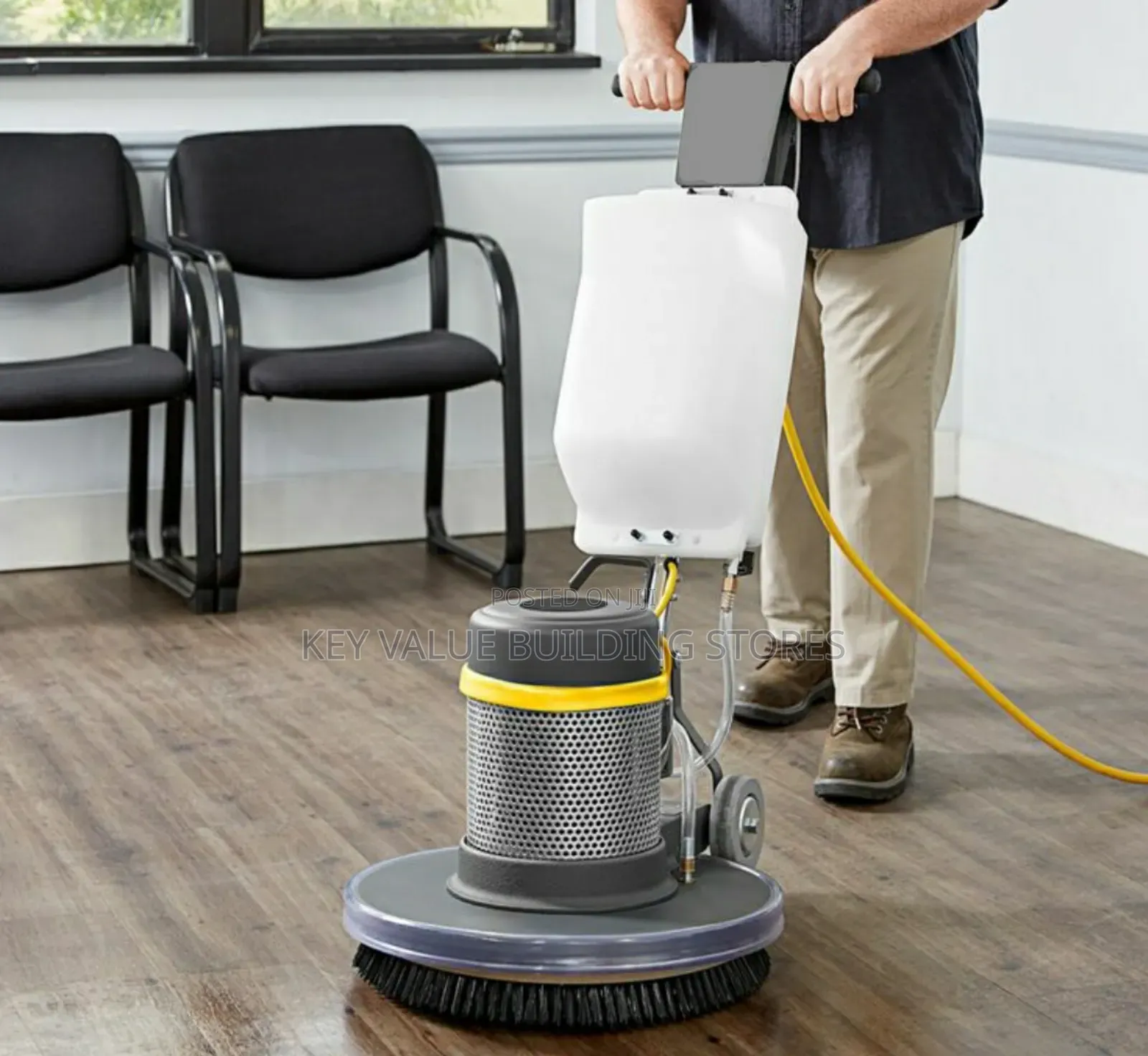 Maneuverable Floor Scrubbing Machine