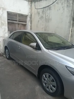 Toyota Premio 2018 Silver