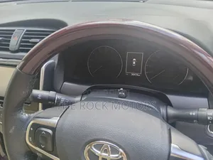 Toyota Premio 2018 Silver