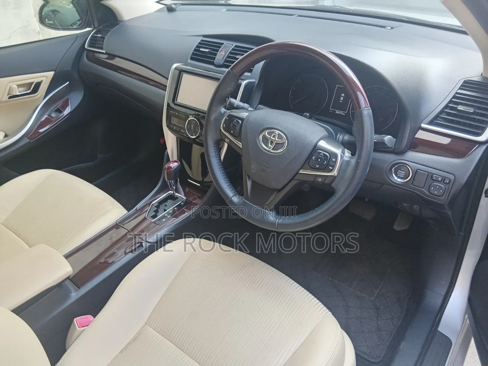 Toyota Premio 2018 Silver