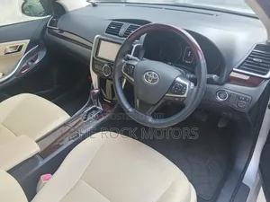 Toyota Premio 2018 Silver