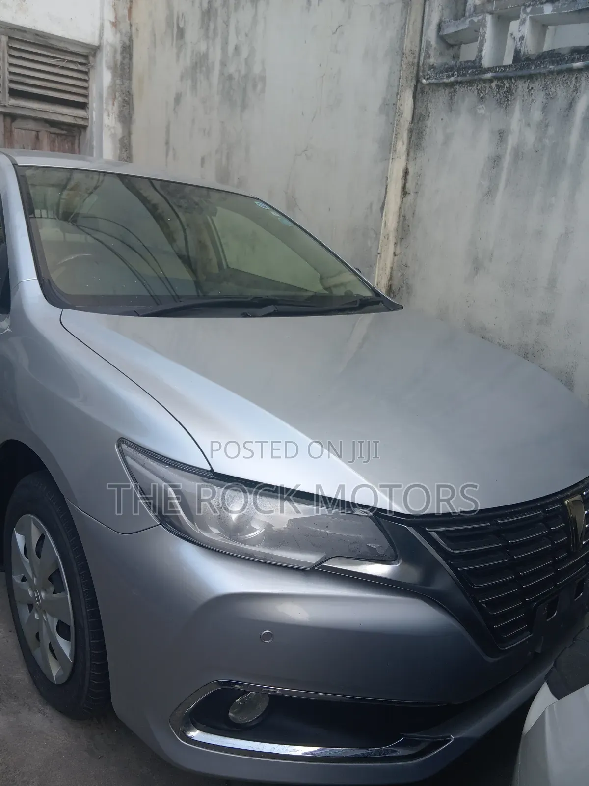 Toyota Premio 2018 Silver