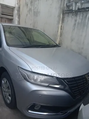 Toyota Premio 2018 Silver