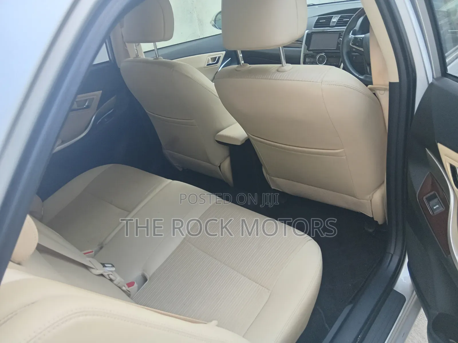 Toyota Premio 2018 Silver