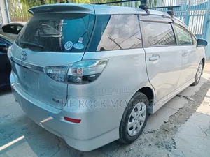 Toyota Wish 2018 Silver