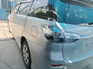 Toyota Wish 2018 Silver