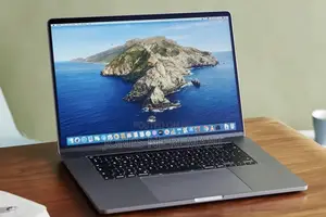 Laptop Apple MacBook 2019 32GB Intel Core i7 SSD 512GB