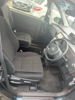 Toyota Spade 2019 Blue