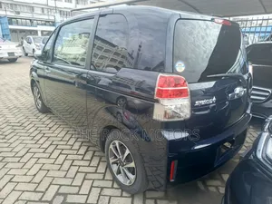 Toyota Spade 2019 Blue