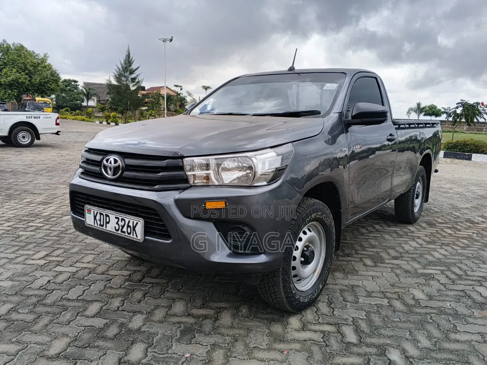 Toyota Hilux 2023 Gray