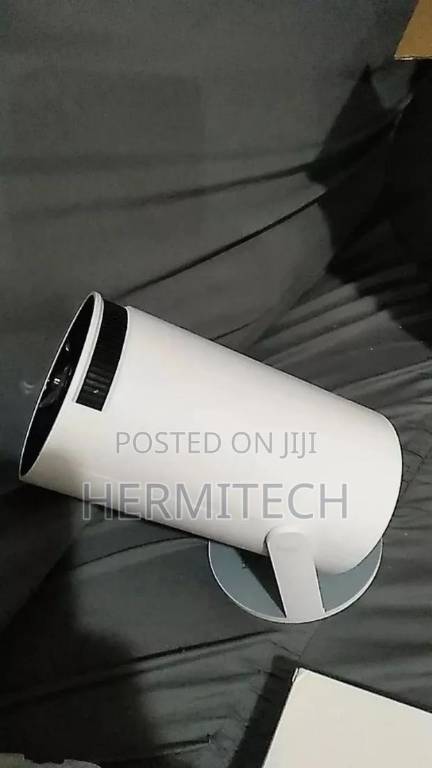 Portable Mini Projector With Clear Display and Resolution