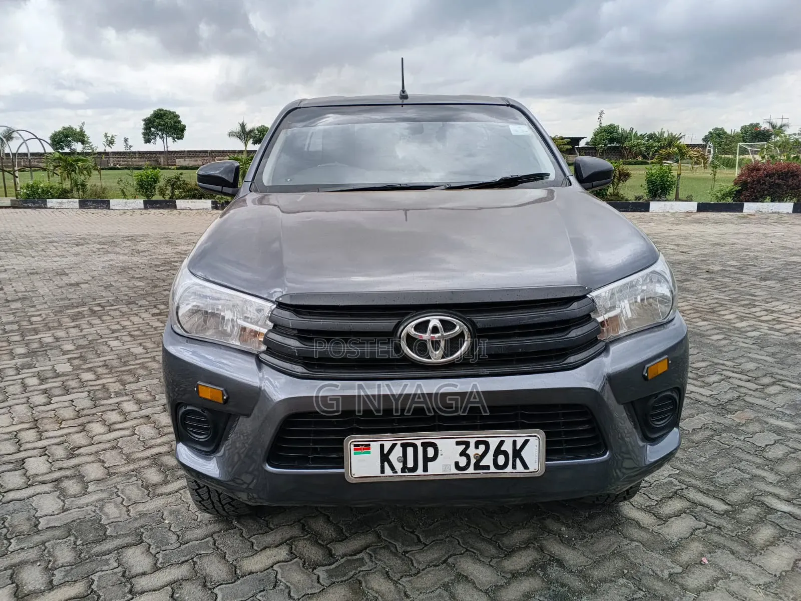 Toyota Hilux 2023 Gray