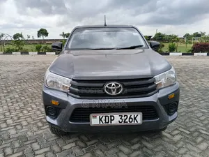 Toyota Hilux 2023 Gray