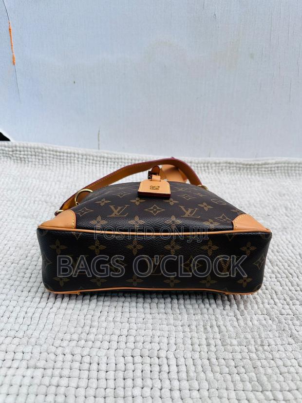Authentic Louis Vuitton Odeon Nm Pm Monogram Canvas Crossbody Bag - thumbnail 5