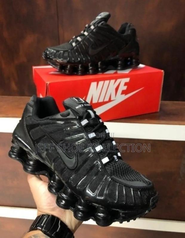 Nike Shoxs Tripple Black - main view