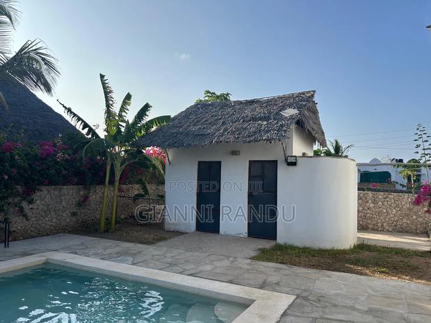 Private House - main view