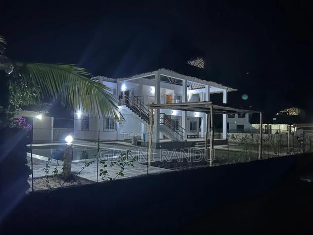 Private House - thumbnail 11