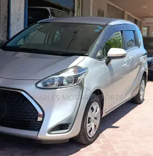 Toyota Sienta 1.5 Hybrid FWD 2020 Silver