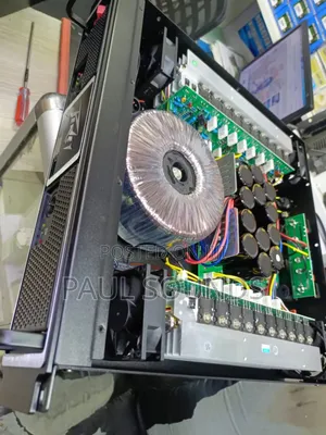 Peavey Cs 4000 Professional Power Amplifier