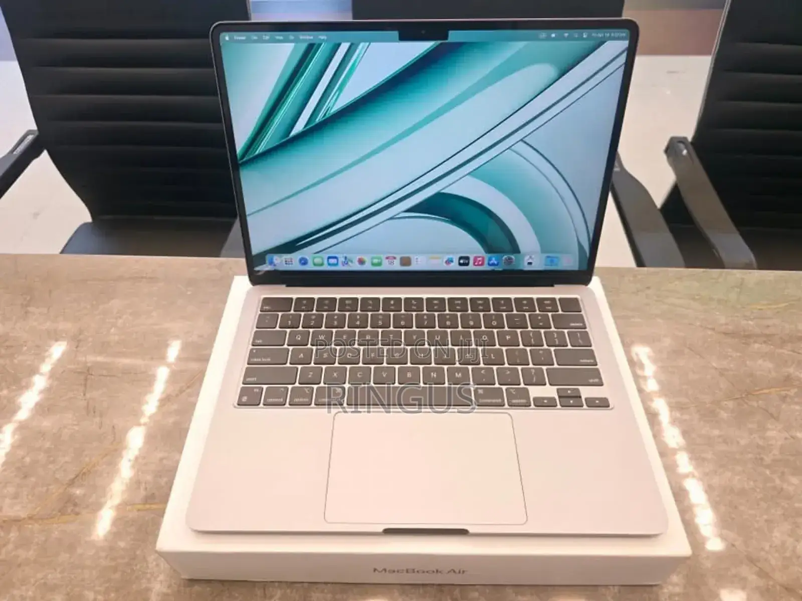 New Laptop Apple MacBook Air 2024 M3 13-inch 16GB Apple M3 SSD 256GB