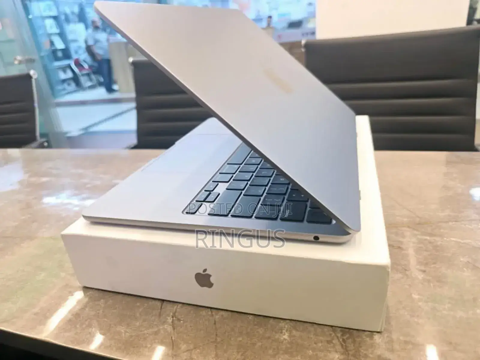 New Laptop Apple MacBook Air 2024 M3 13-inch 16GB Apple M3 SSD 256GB