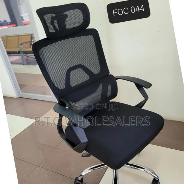 Managerial Mesh Office Chair – Adjustable Headrest Lumbar Support